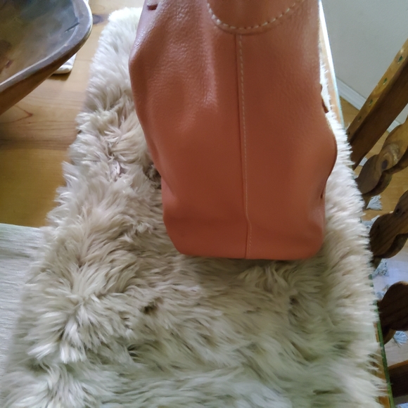 Elegant Peach Leather Shoulder Bag - Picture 10 of 15